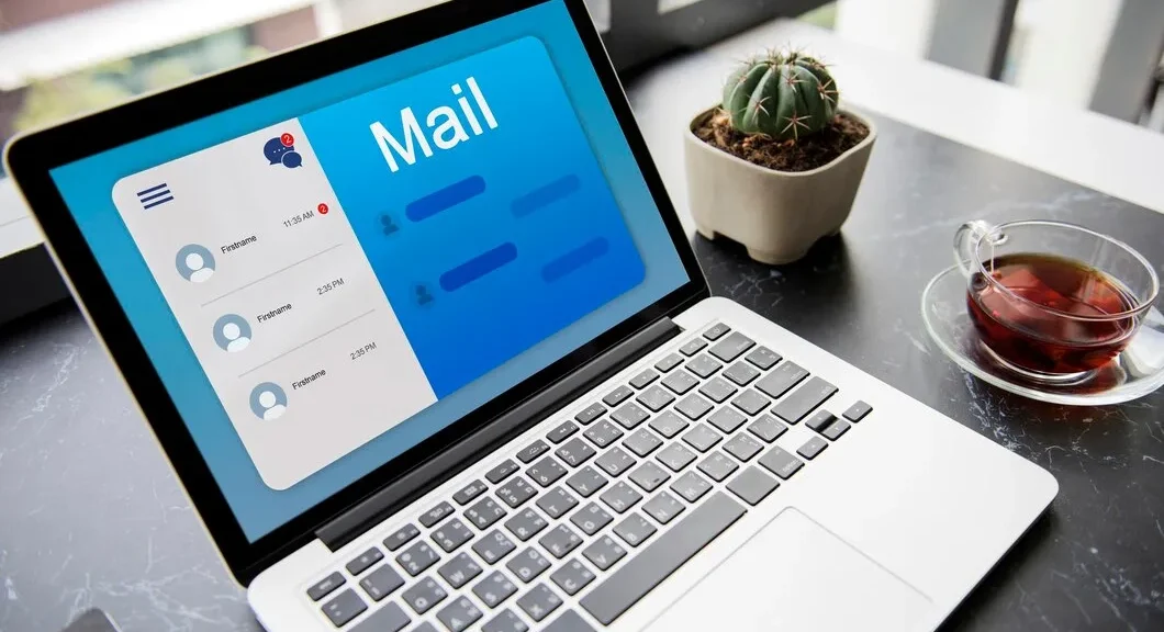 email-marketing-dashboard-laptop
