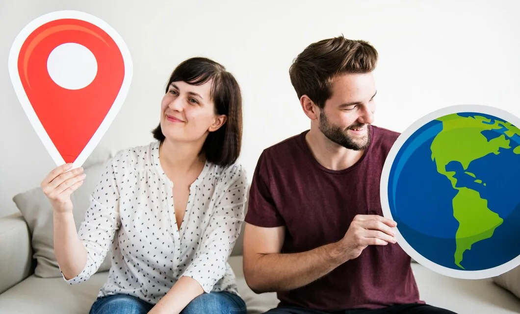 travel-couple-vacation-planning